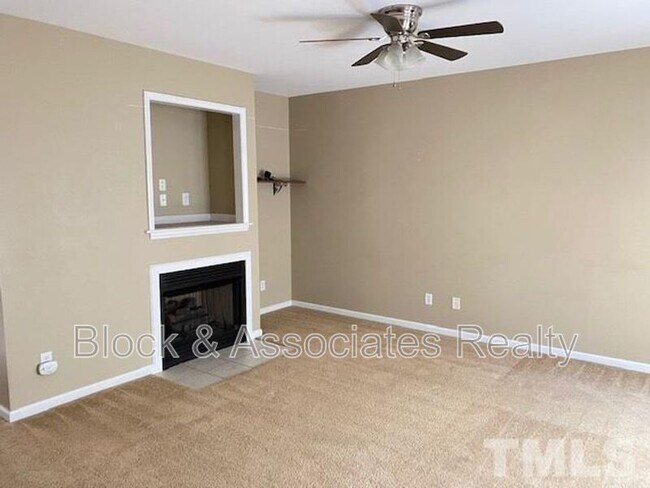 Foto del edificio - 2833 Bennington Dr