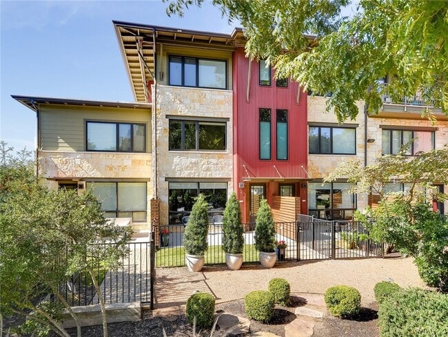 Building Photo - 3200 Grandview St