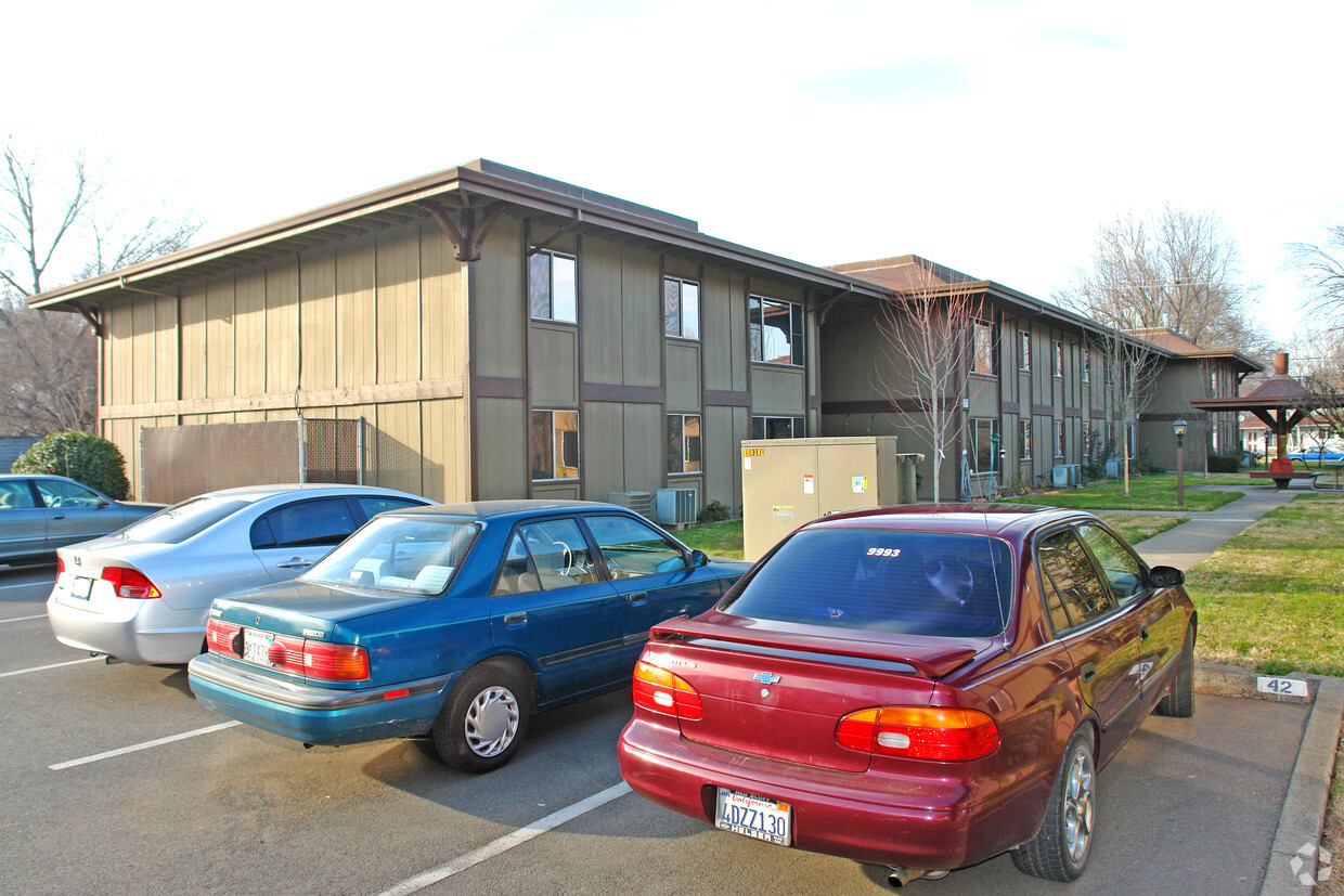 Building Photo - 371 South St