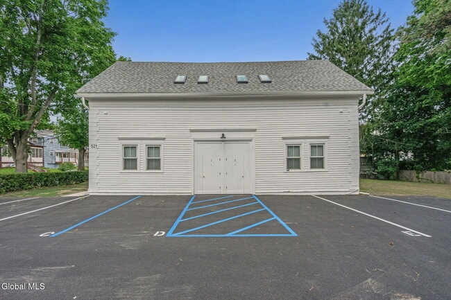 Building Photo - 521 Warren St