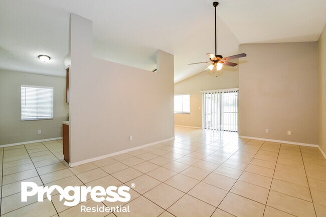 Building Photo - 215 River Chase Dr