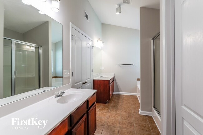 Foto del edificio - 6712 Carriage Walk Ln