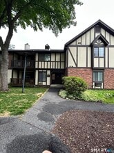 Building Photo - 29 Rollingwood Dr