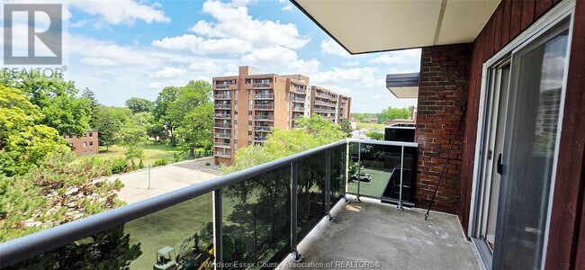 Building Photo - 3905 Riverside Dr