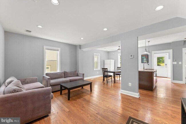 Building Photo - 2604 17th St NE