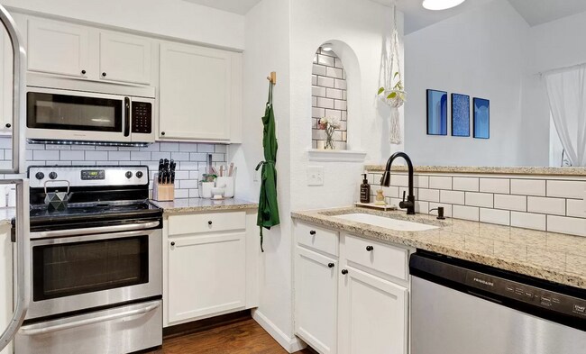 Foto del edificio - 8550 Touchton Rd