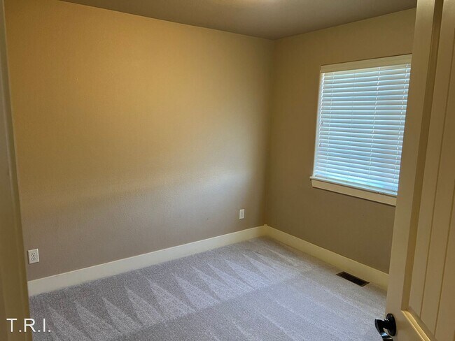 Foto del edificio - 4 br, 3 bath House - 4249 Woodlake Lane