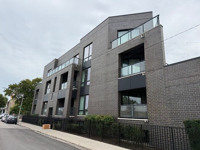 Foto del edificio - 2034 N Avondale Ave