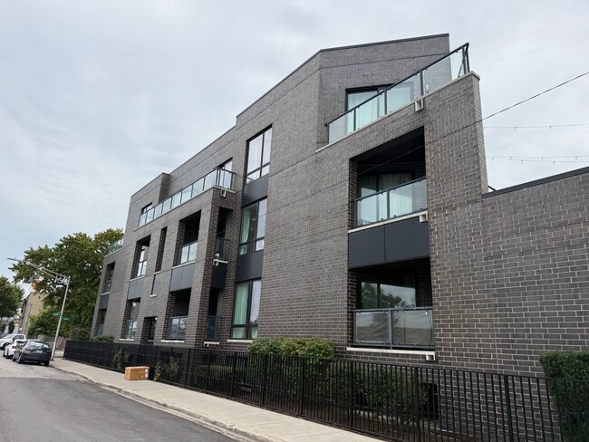Building Photo - 2034 N Avondale Ave