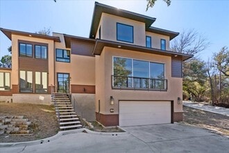 Building Photo - 1405 Parkinson Dr