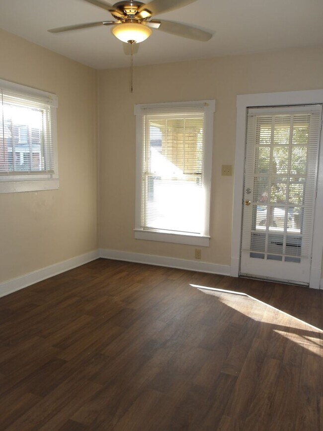 Photo - 629 W Ormsby Ave Apartment