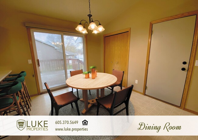 Building Photo - 2104 S Cambridge Ave