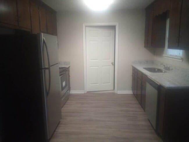 Building Photo - 105 Big Oak Cir