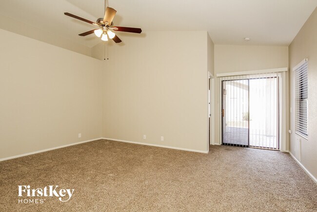 Foto del edificio - 8764 W Laurel Ln
