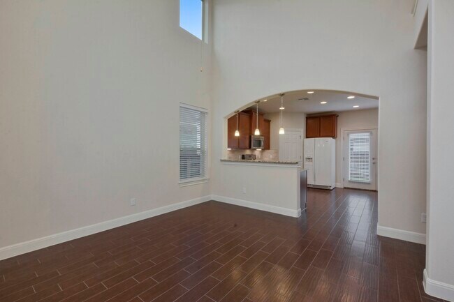 Sala de estar y cocina - 1401 Little Elm Trl