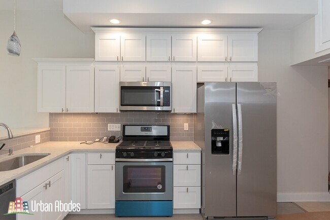 Building Photo - 1637 N Clybourn Ave