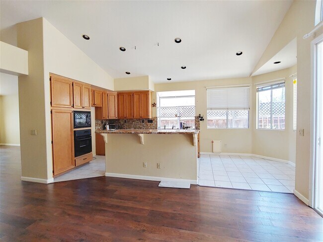 Building Photo - 12252 Ragweed St