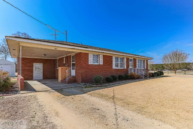 Foto del edificio - PRINCETON Brick Ranch w/ 3 BR | 1.5 BA  *Lawn Care Included*