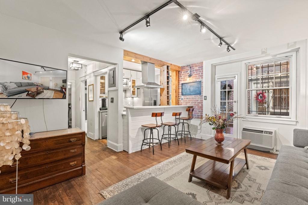 Primary Photo - 2410 20th St NW