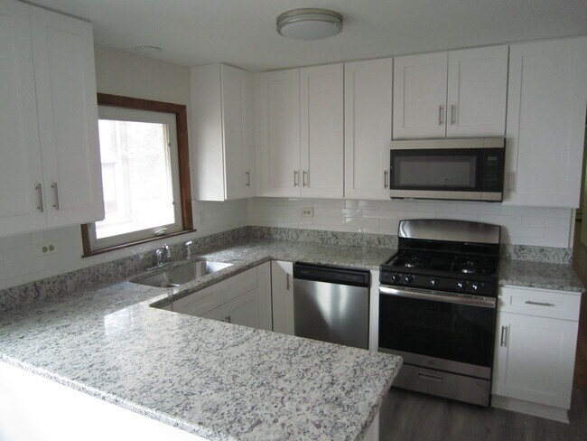 Building Photo - 5009 N Mango Ave