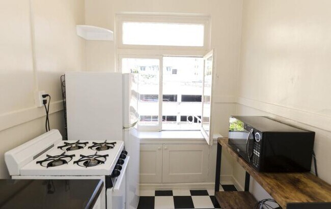 Building Photo - bedroom in San Francisco CA 94108