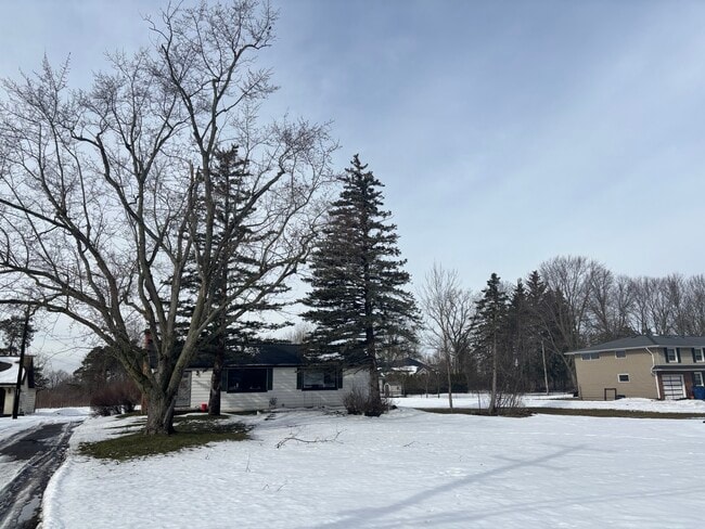 Building Photo - 190 Ayer Rd