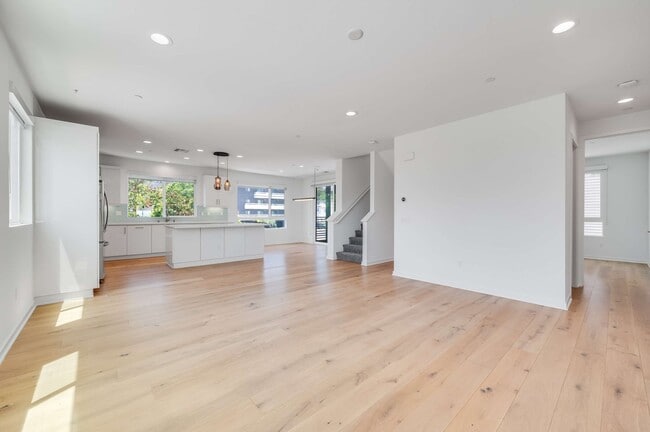 Building Photo - 4320 N Eagle Rock Blvd