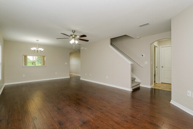 Building Photo - Spacious 5-Bedroom Home with Covered Patio...