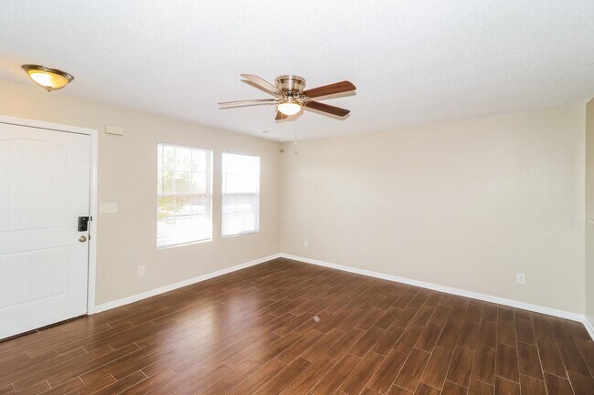 Foto del edificio - 4658 Sweet Whisper Ln