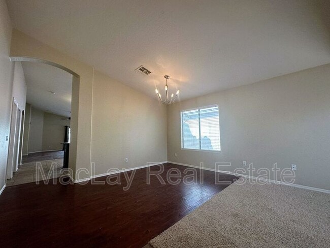 Foto del edificio - 45560 W Tulip Ln