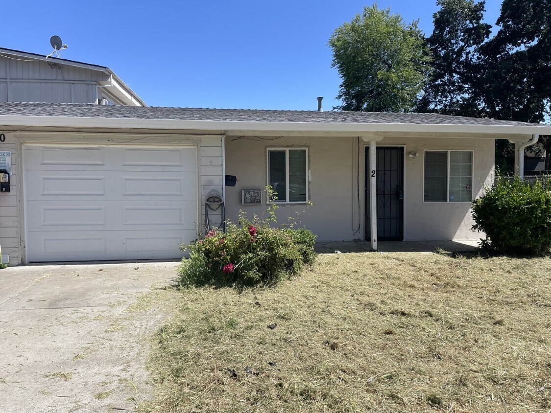 Primary Photo - 2040 Riley Ct