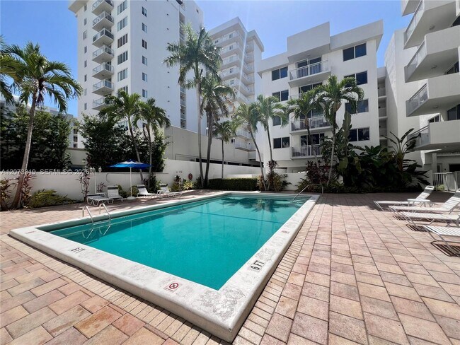 Foto del edificio - 1666 West Ave