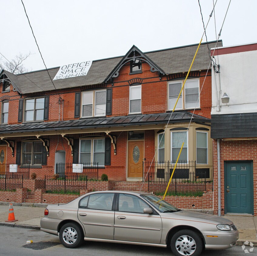 Building Photo - 503 W 9th St