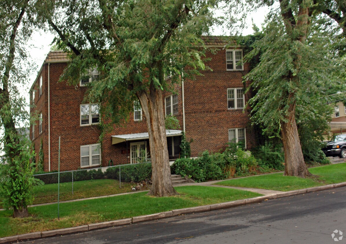 Building Photo - 678 E 4th Ave