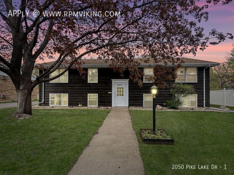 Primary Photo - 1 bed 1 bath Lower Level ~ Available June ...