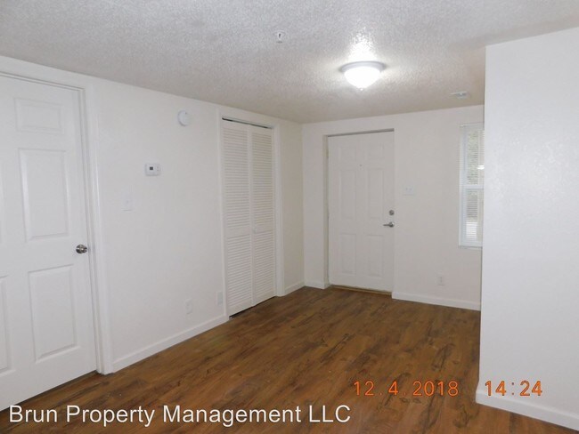 Building Photo - 502 E Red Bud Rd