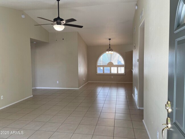 Foto del edificio - 8949 W Kathleen Rd