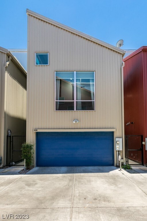 Building Photo - 1134 E Carson Ave