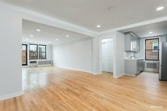 Building Photo - 515 E 7th St