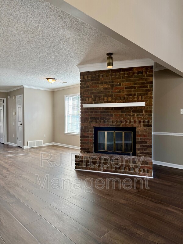 Building Photo - 5996 Parktree Cove