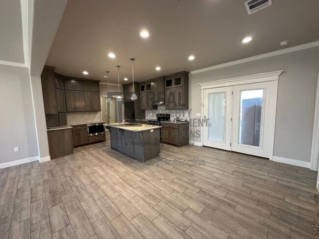Foto del edificio - 7604 Crestline Dr