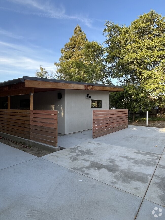 Building Photo - 313 Del Mar Ct