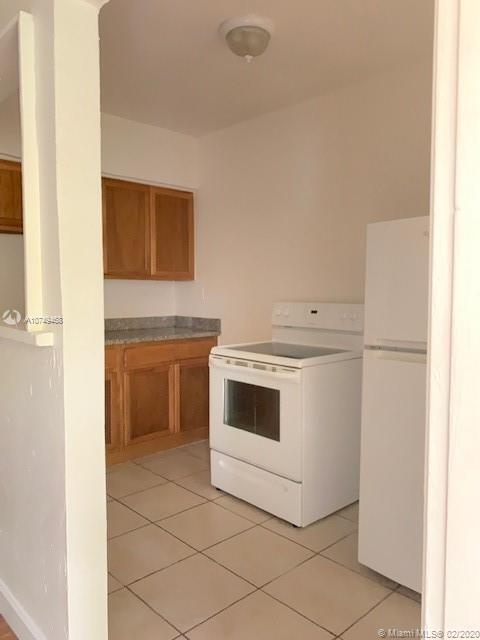 Foto del edificio - 7885 Crespi Blvd