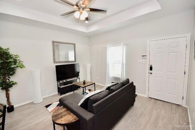 Foto del edificio - 13 West Dr