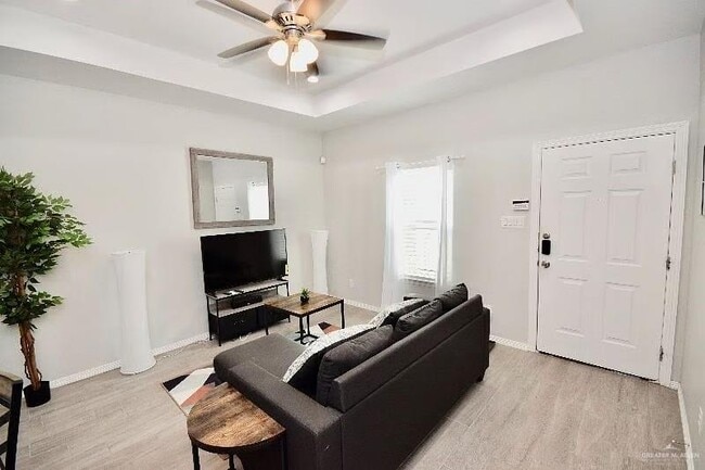 Building Photo - 13 West Dr