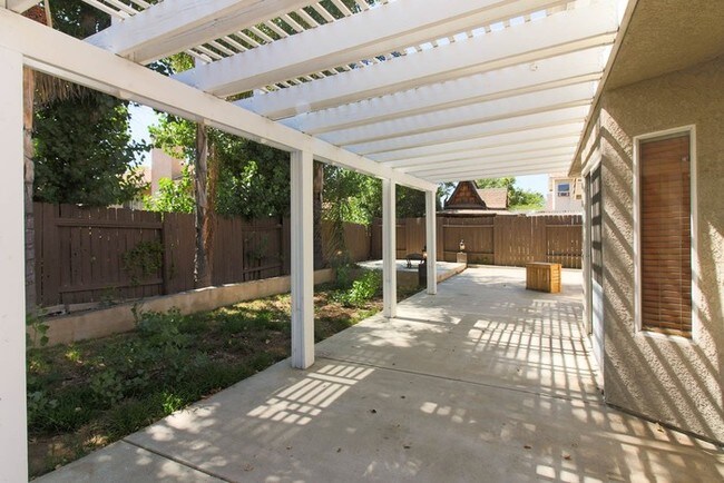 Building Photo - Fantastic Sunnymead Ranch Home!