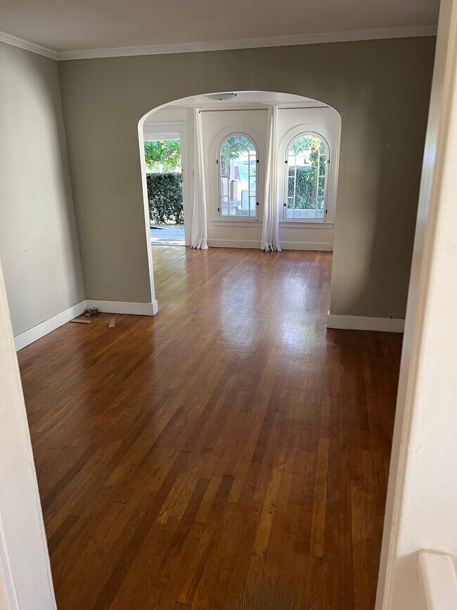 Foto del edificio - 844 N Cherokee Ave