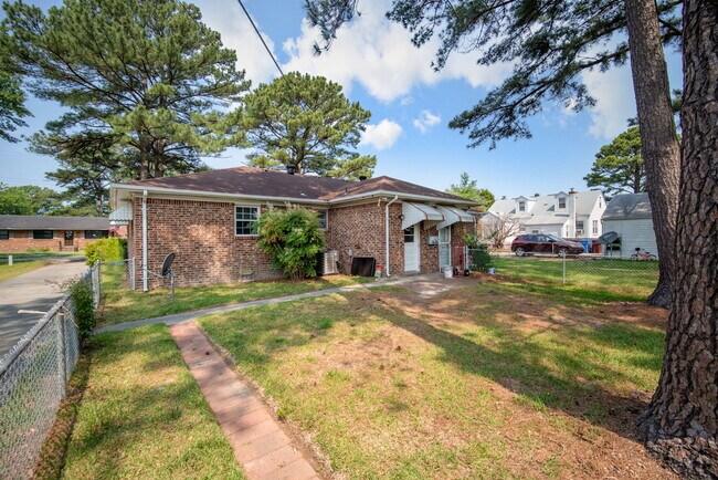 Building Photo - 1110 Hazel Ave