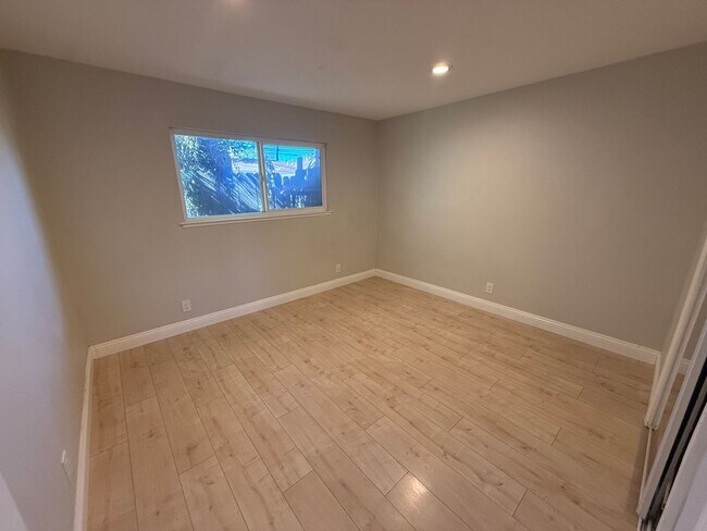 Foto del edificio - 1631 Frisbie Ct