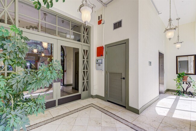 Foto del edificio - 2700 Albany St